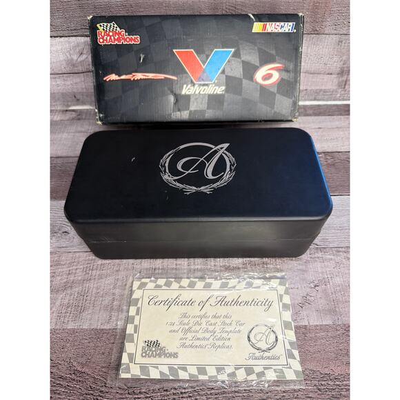 NASCAR Mark Martin #6 Valvoline 1:24 Die Cast Car 1 of 7000 Gift 1998 Vintage - Picture 8 of 12